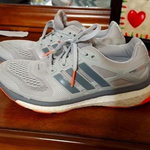 Women's size 8 running shoe